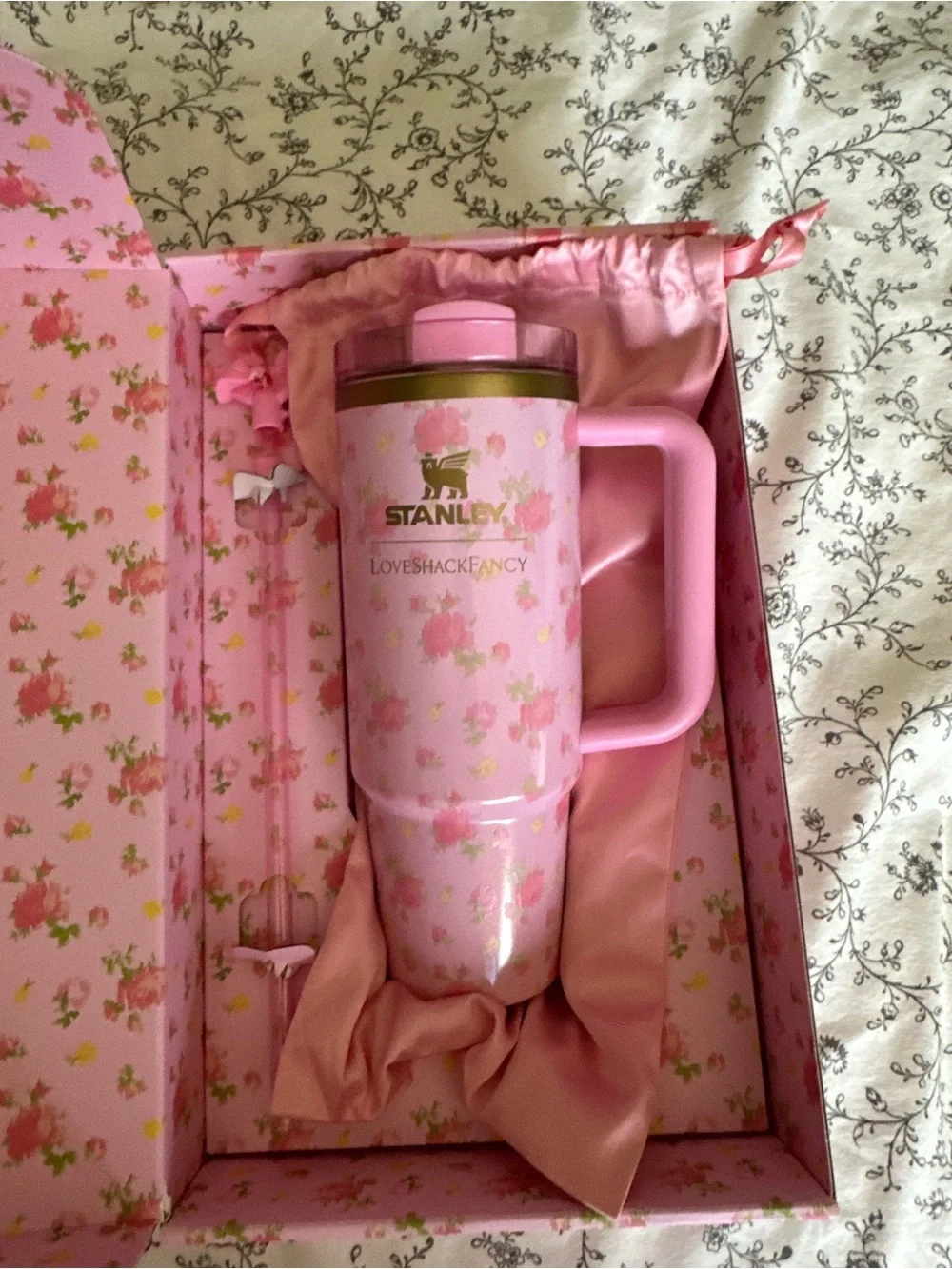 Stanley authentic LOVE SHACK FANCY tumbler Pink 30oz - Picture 4 of 7